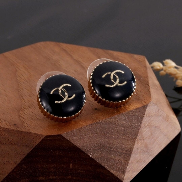Chanel round earrings - Picture 6 of 6